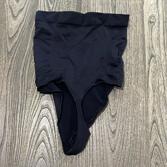 NWOT Skims Seamless Sculpt Mid Waist Thong Brief Shapewear Stretch Black Size XL - Picture 3 of 3